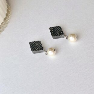 非公開: 大島紬＊ピアス/イヤリング(龍郷ひし形パール白)