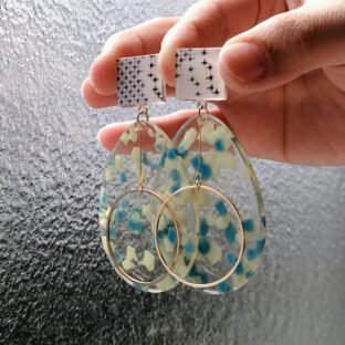 白大島＊ピアス/イヤリング(たまご型黄緑)