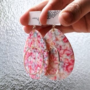 白大島＊ピアス/イヤリング(たまご型ピンク)