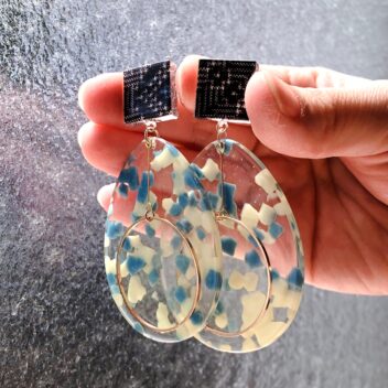 泥大島＊ピアス/イヤリング(たまご型黄緑)